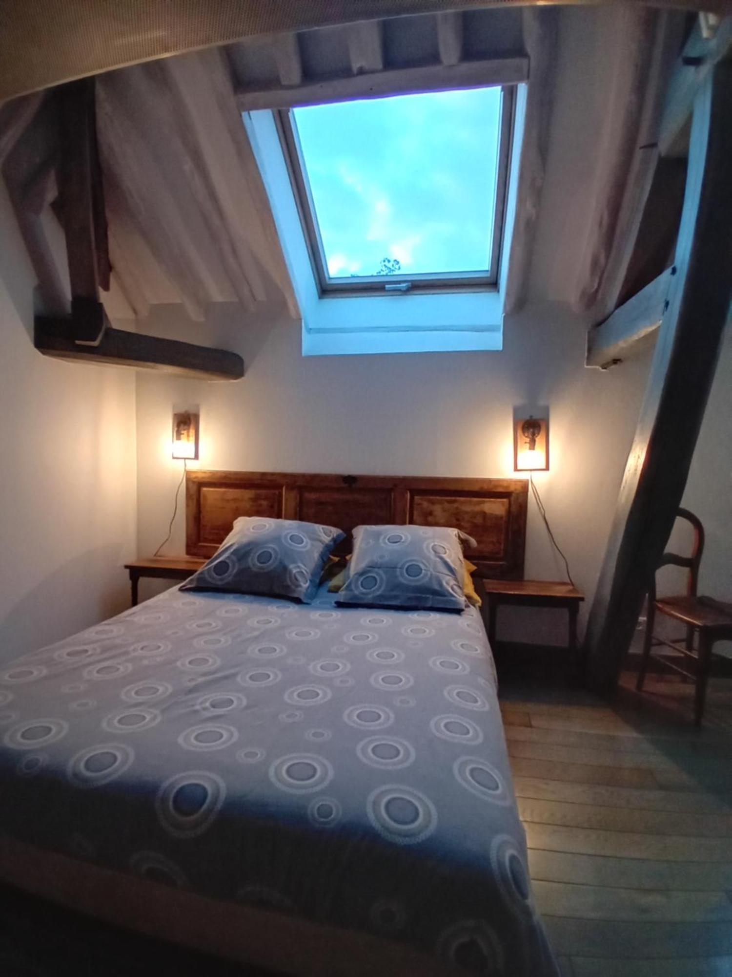 Sous Les Toits Bed & Breakfast Dosches Екстериор снимка